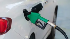 Jak policzyć koszt dojazdu autem i porównać go z biletem